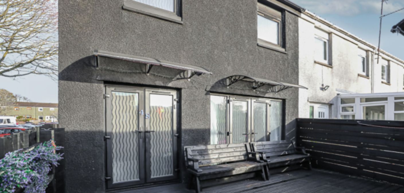 Фиолетовый дом в Шотландии - интерьер просто шокирует - Недвижимость Фиолетовый дом в Шотландии - интерьер просто шокирует - Недвижимость