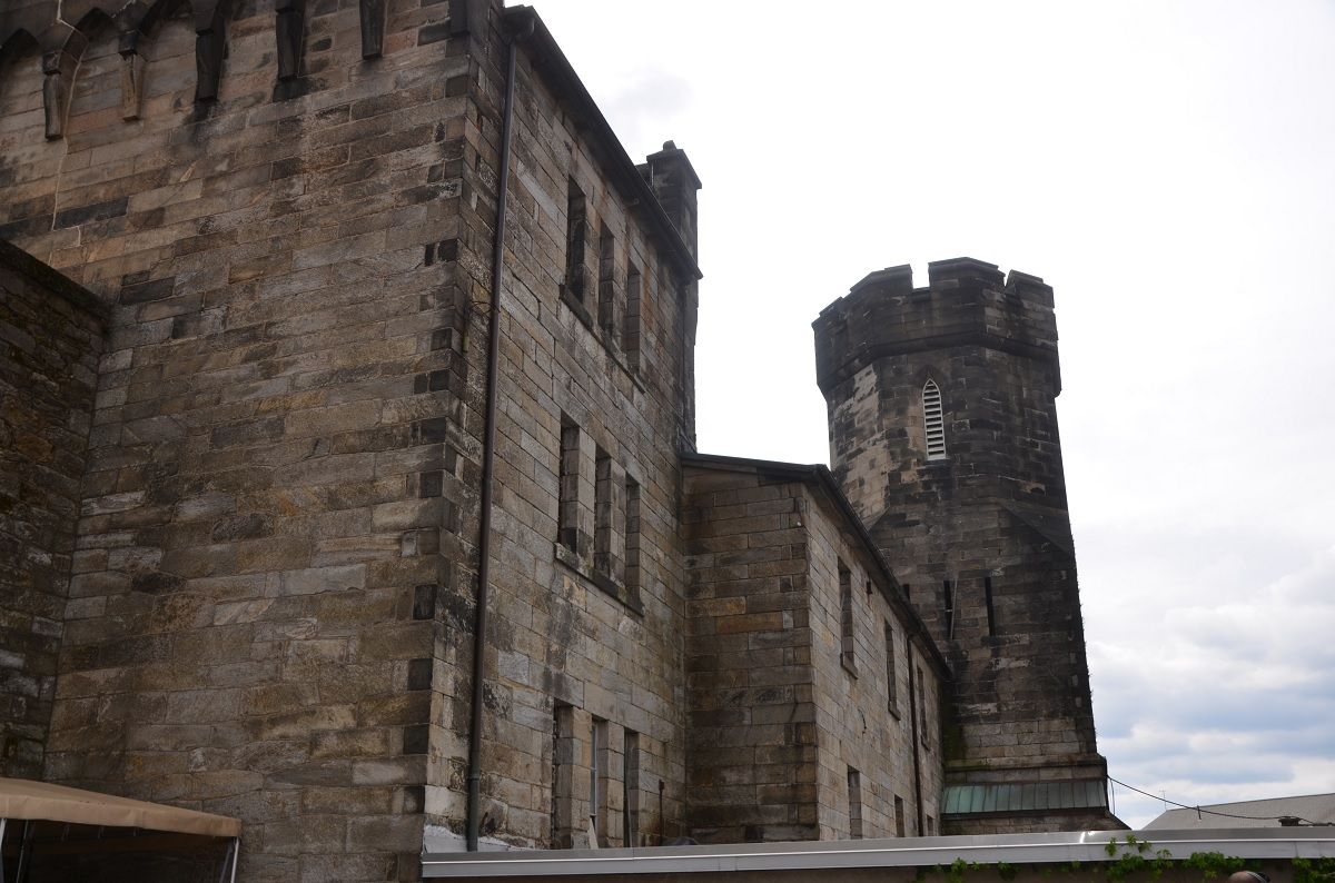 Как выглядит Государственная тюрьма в Филадельфии Как выглядит Государственная тюрьма в Филадельфии