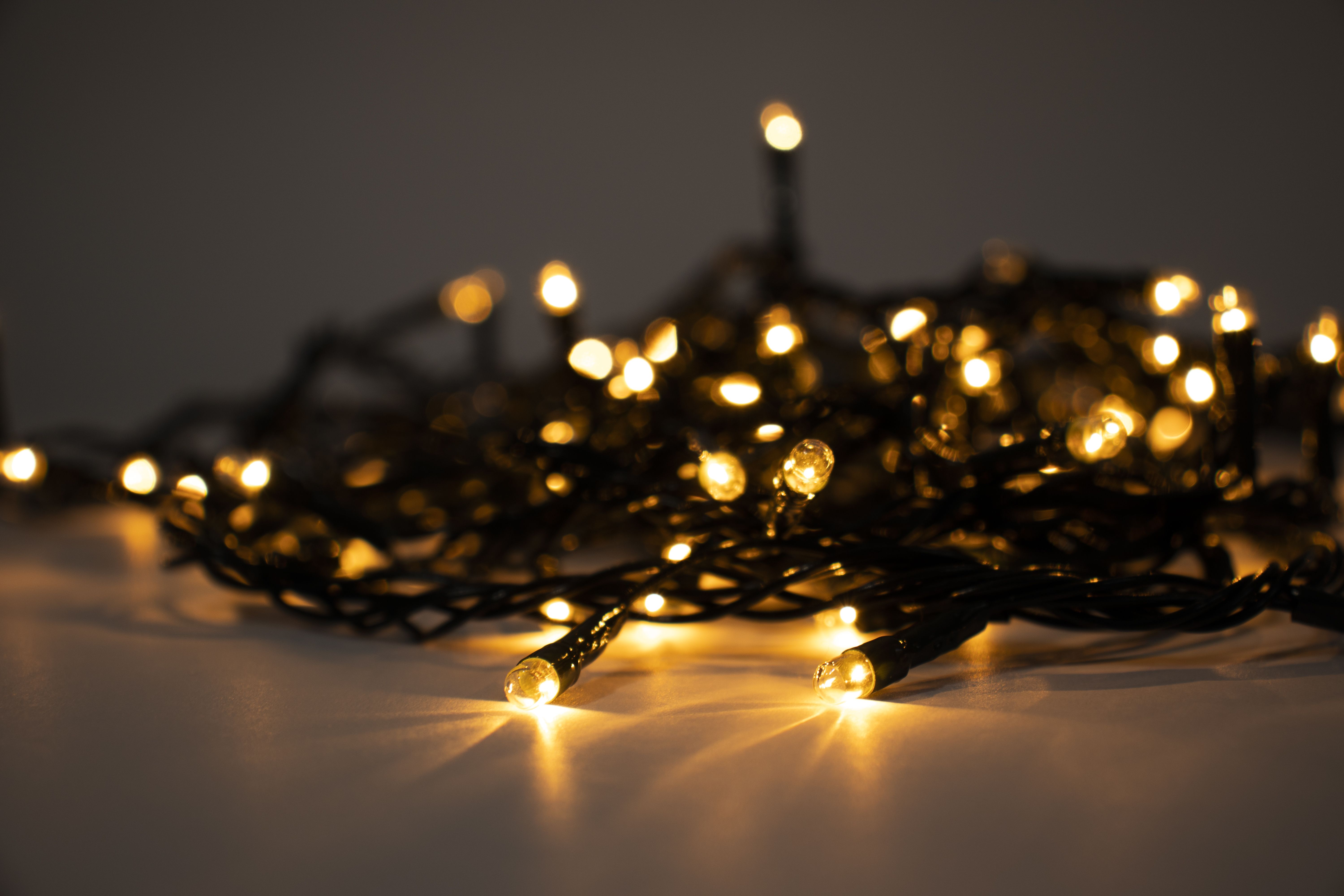 Чтобы гирлянды не путались, стоит позаботиться об их хранении Чтобы гирлянды не путались, стоит позаботиться об их хранении