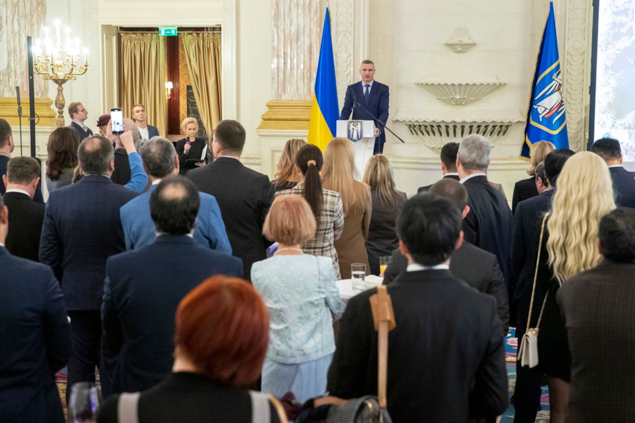 Віталій Кличко провів зустріч з дипломатами та закликам продовжувати допомагати Україні Віталій Кличко провів зустріч з дипломатами та закликам продовжувати допомагати Україні