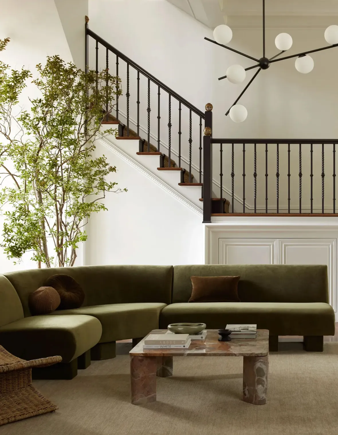 Журнальный столик из мрамора Журнальный столик из мрамора