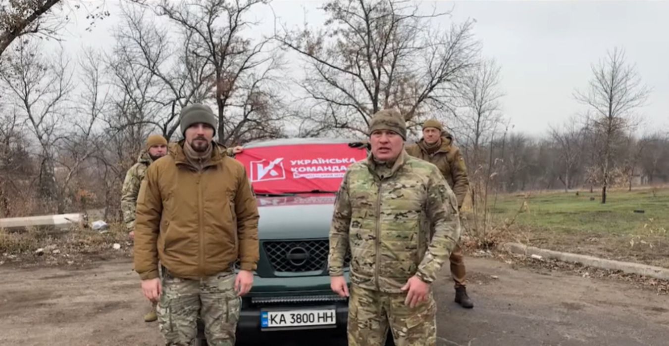 Українська команда передала допомогу воїнам на Донеччині Українська команда передала допомогу воїнам на Донеччині