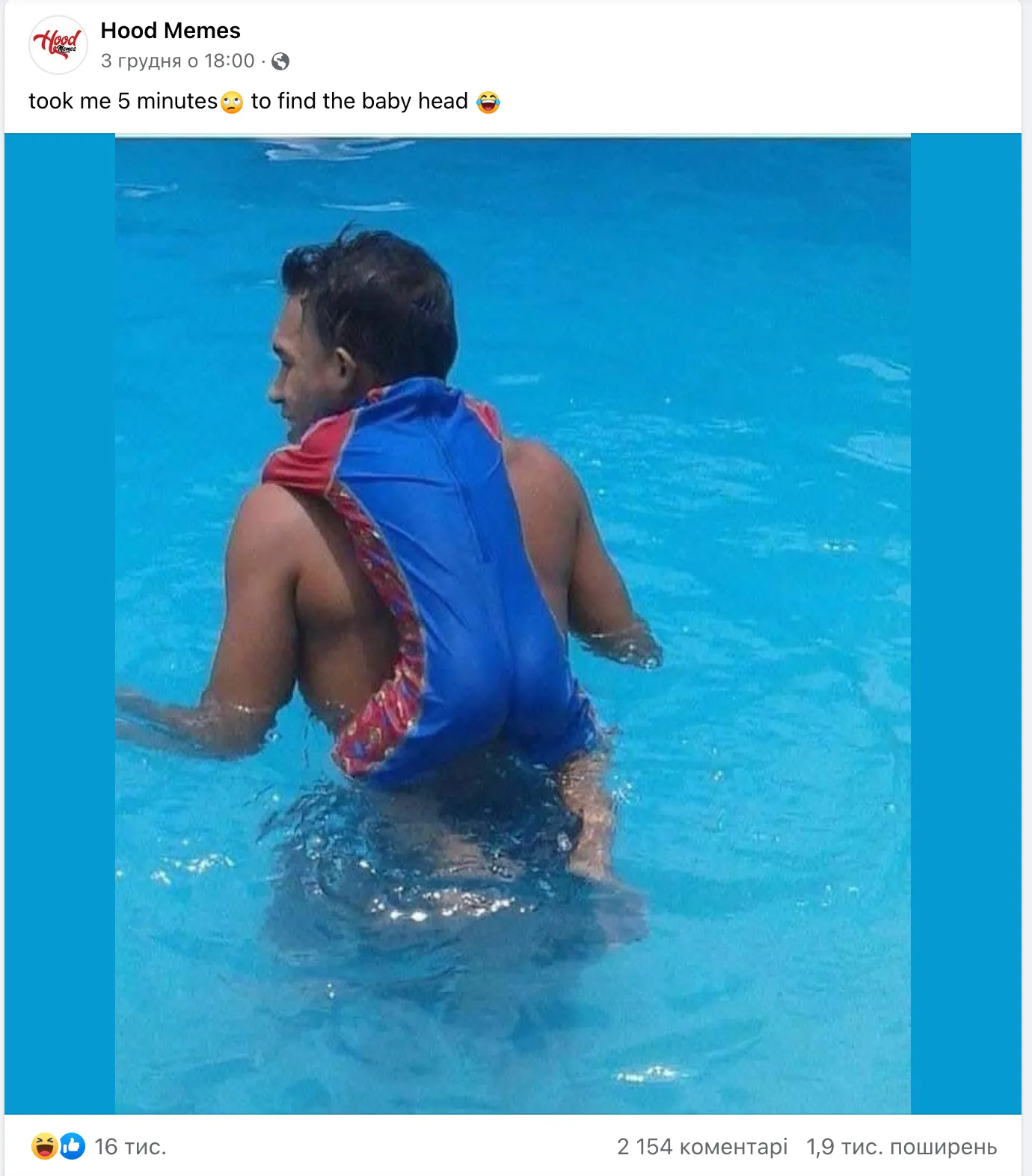 Мальчик с папой в бассейне Мальчик с папой в бассейне