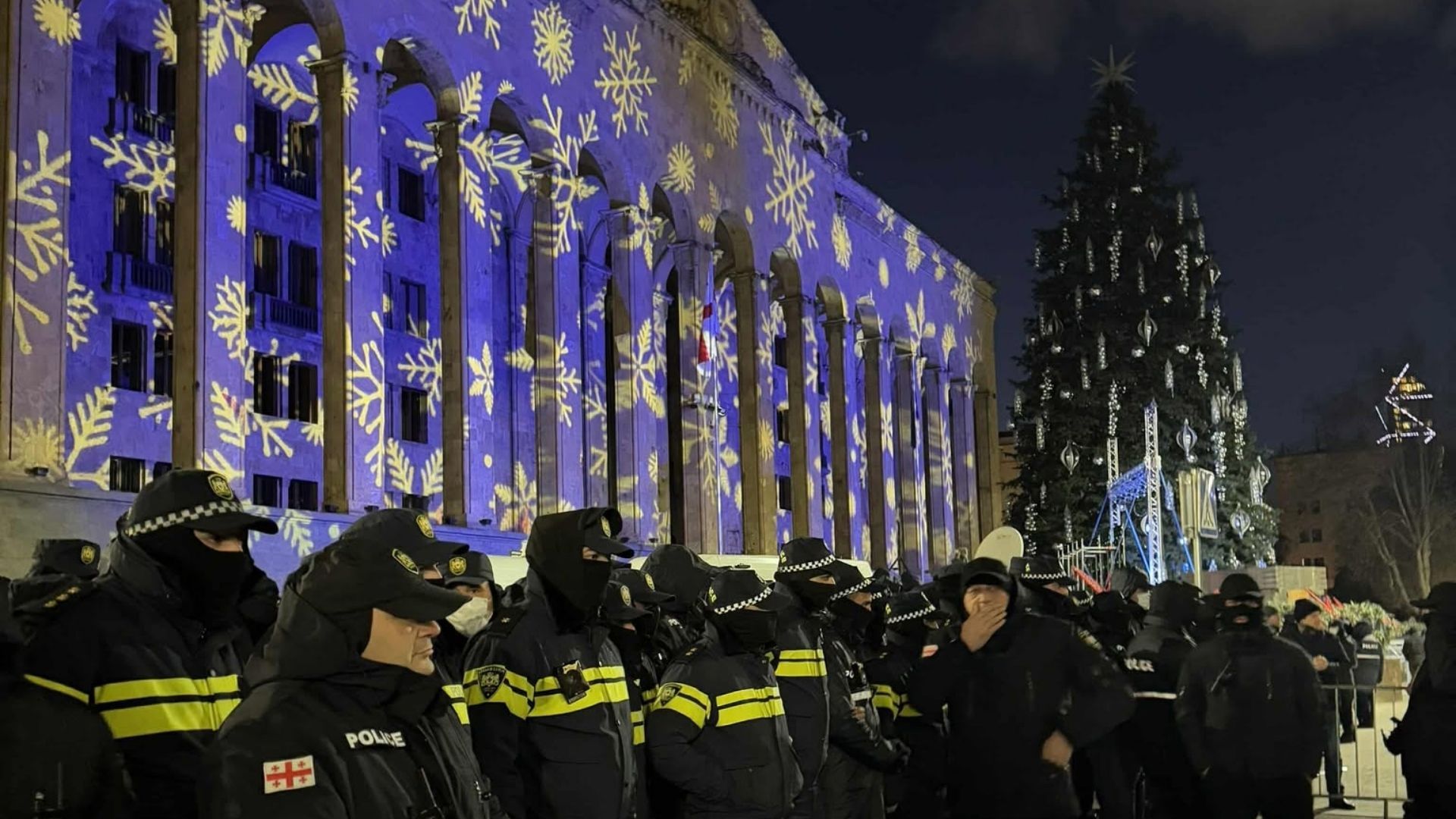 У Грузії не змогли запалити новорічну ялинку У Грузії не змогли запалити новорічну ялинку
