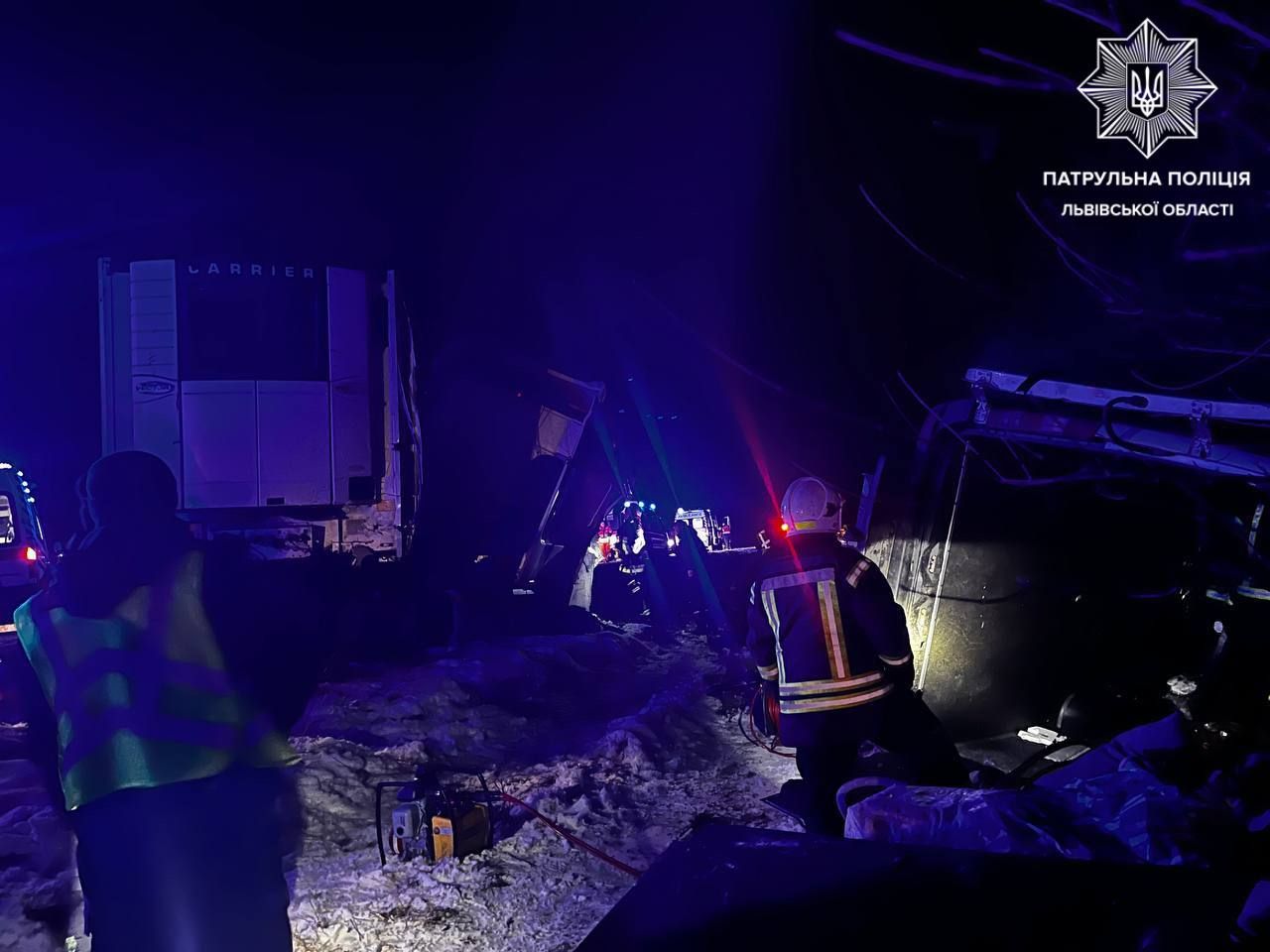 Из-за ДТП с погибшими частично заблокирована трасса Тернополь - Львов - Рава-Русская - 24 Канал Из-за ДТП с погибшими частично заблокирована трасса Тернополь - Львов - Рава-Русская - 24 Канал