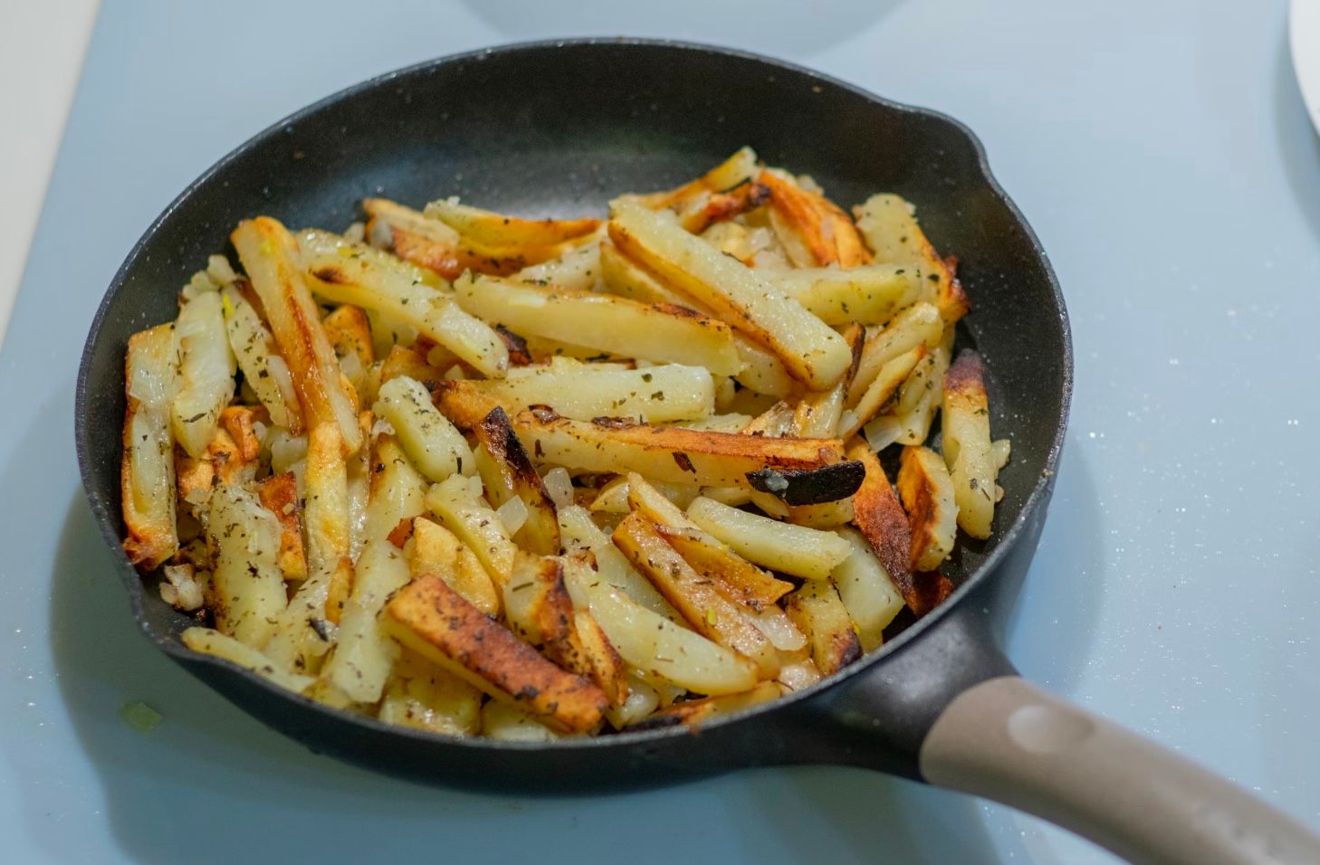 Як смажити картоплю, щоб вона не пригоріла Як смажити картоплю, щоб вона не пригоріла