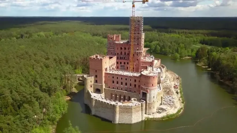 Місцеві допускають, що в майбутньому це може бути розкішний готель