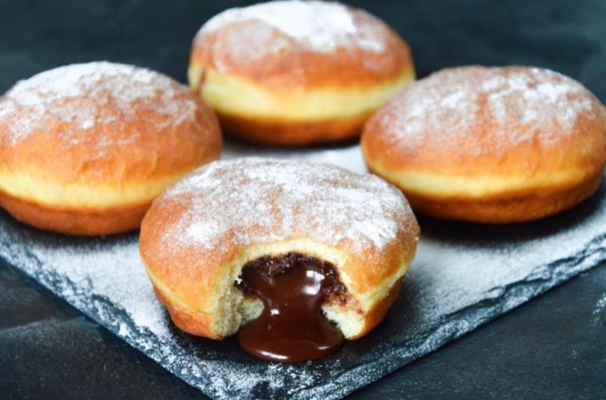 Пончики с шоколадной начинкой Пончики с шоколадной начинкой