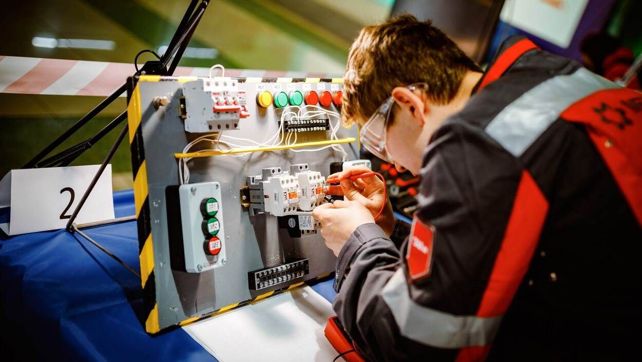 Метінвест Ахметова вклав понад пів мільярда у розвиток української освіти, – Forbes - 24 Канал Метінвест Ахметова вклав понад пів мільярда у розвиток української освіти, – Forbes - 24 Канал