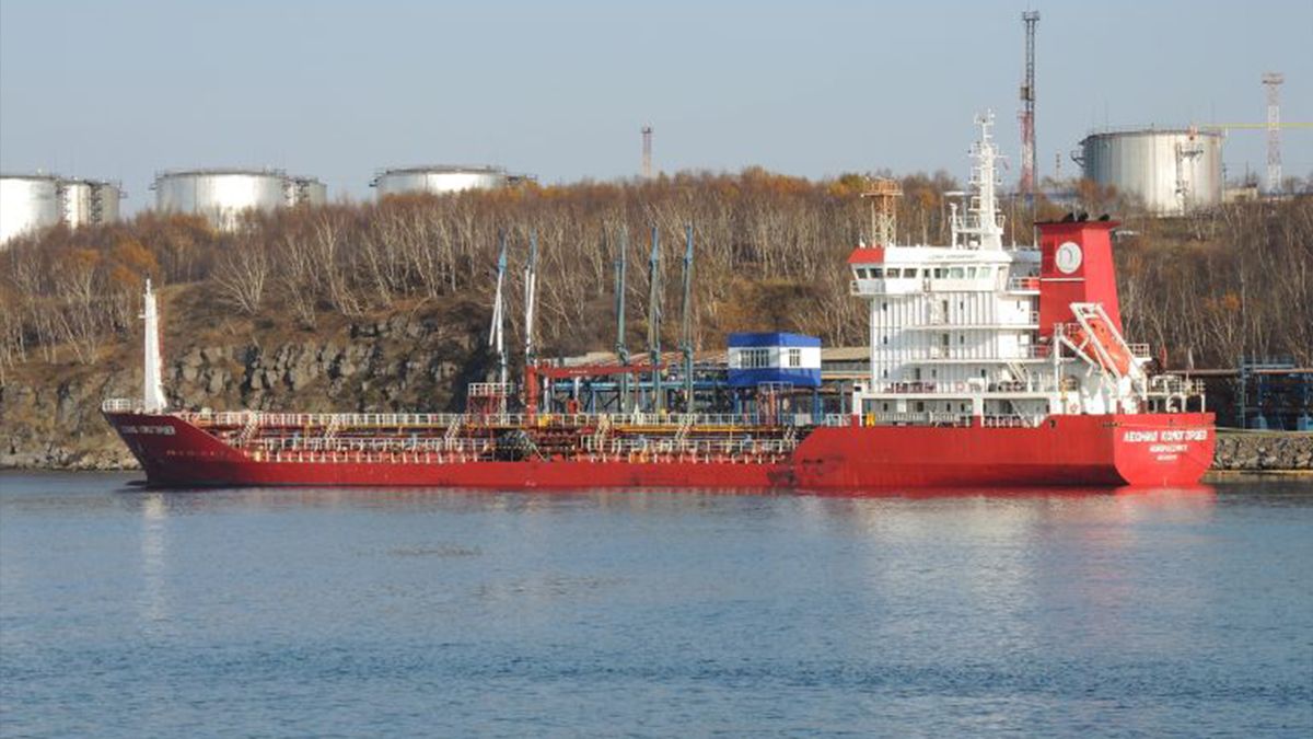 У Росії танкер втратив хід поблизу Курильських островів У Росії танкер втратив хід поблизу Курильських островів