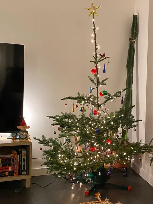 Как елка выглядит с украшениями Как елка выглядит с украшениями