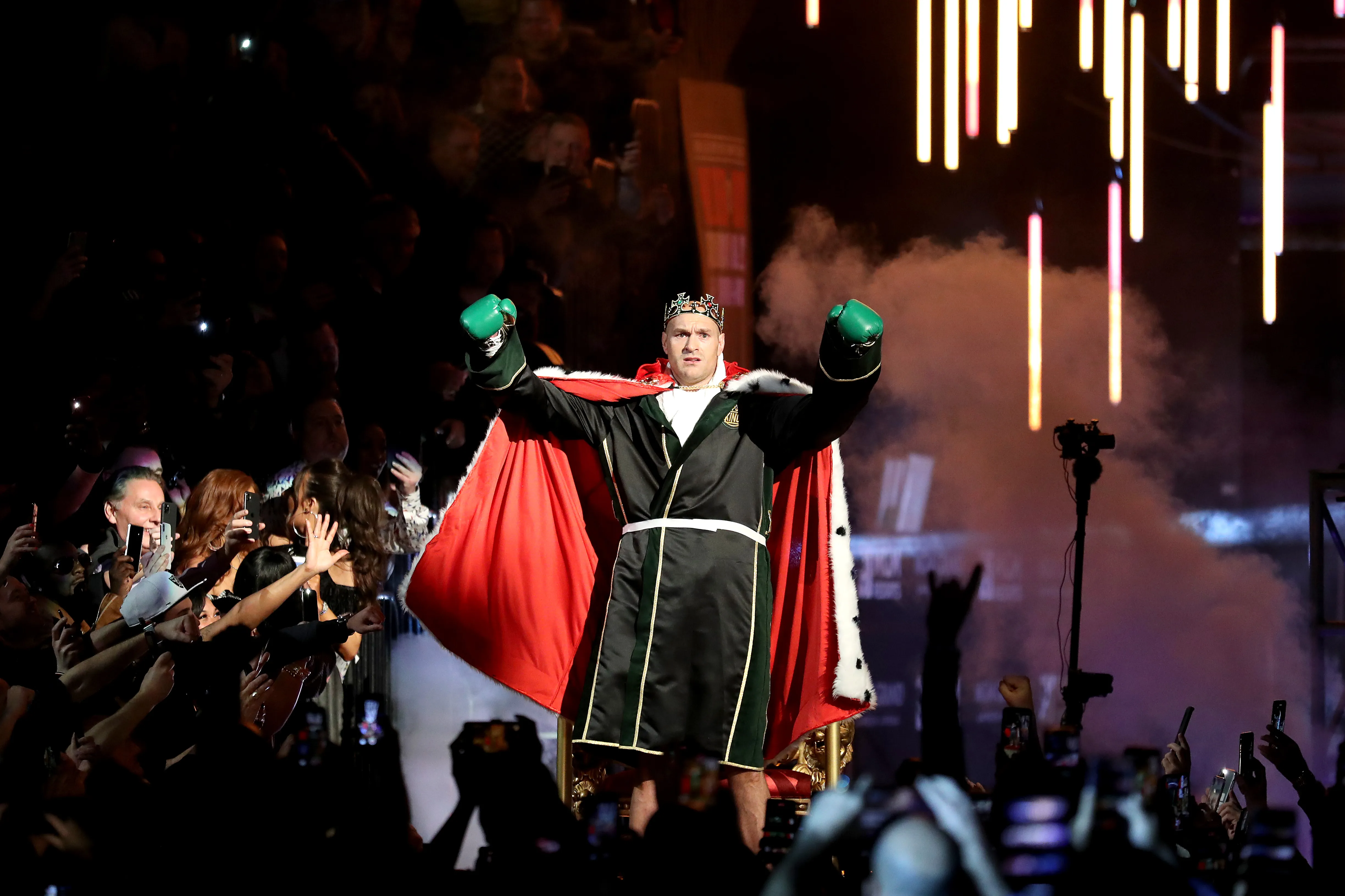 Королевский выход Фьюри на бой против Уайлдера на бой против Уайлдера Королевский выход Фьюри на бой против Уайлдера на бой против Уайлдера