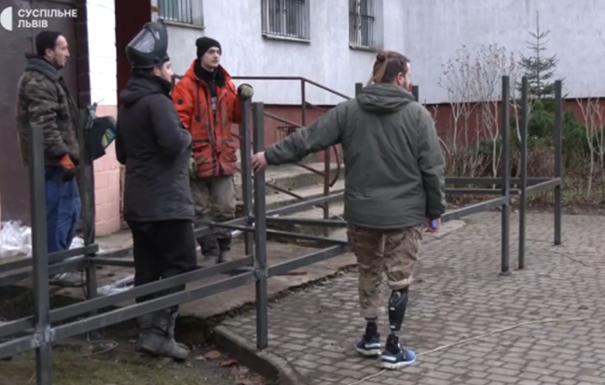 У Львові конфлікт через пандус для військового - Садовий втрутився - 24 Канал У Львові конфлікт через пандус для військового - Садовий втрутився - 24 Канал