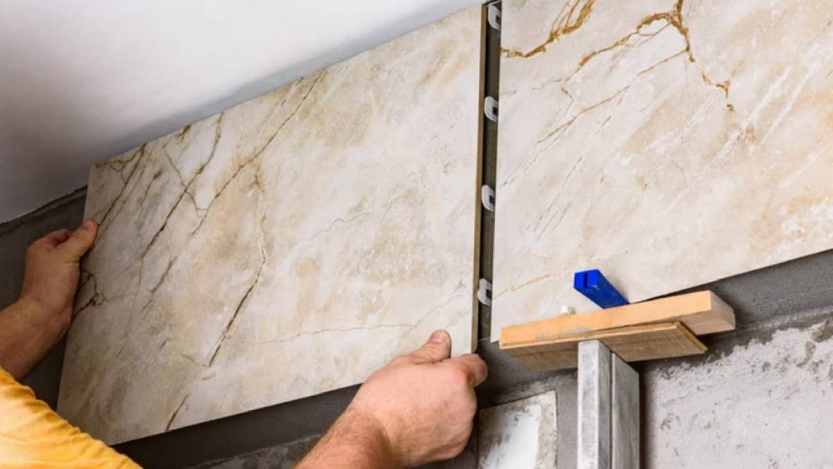 Крупноформатные плитки станут тенденцией в оформлении кухонных фартуков в 2025 году Крупноформатные плитки станут тенденцией в оформлении кухонных фартуков в 2025 году