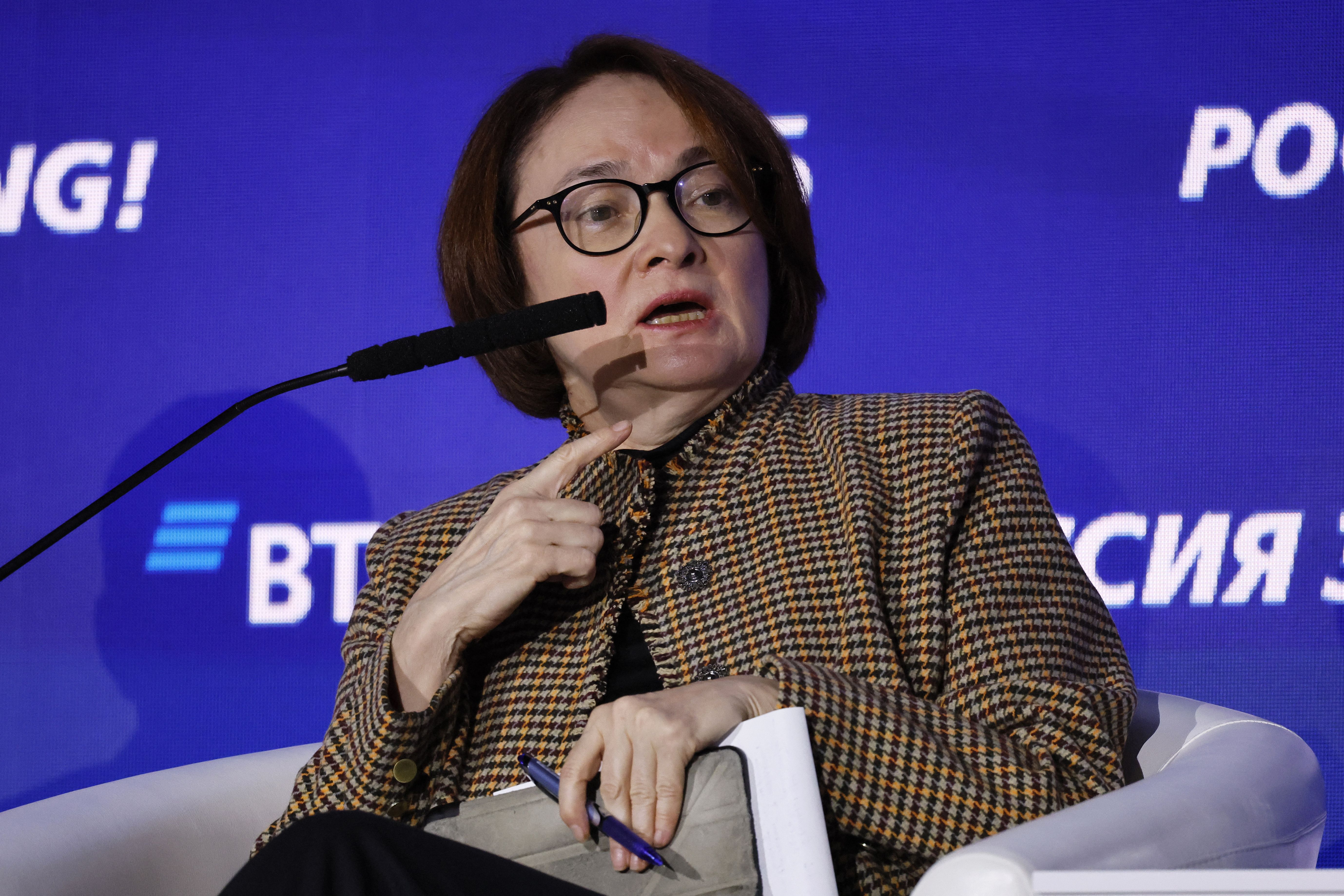 Россияне критикуют председателя Центробанка Россияне критикуют председателя Центробанка