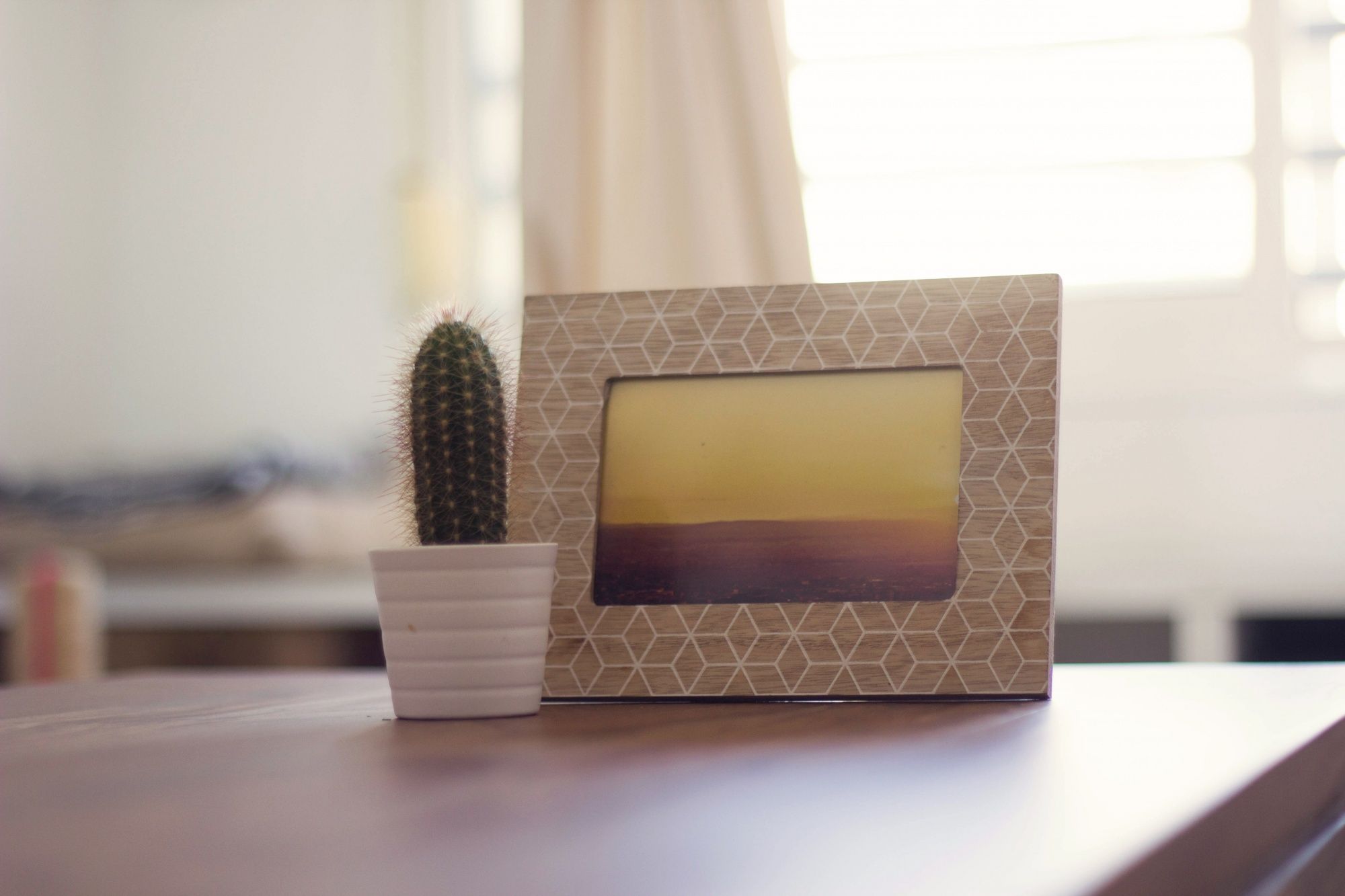 Рамку можно легко превратить в поднос Рамку можно легко превратить в поднос