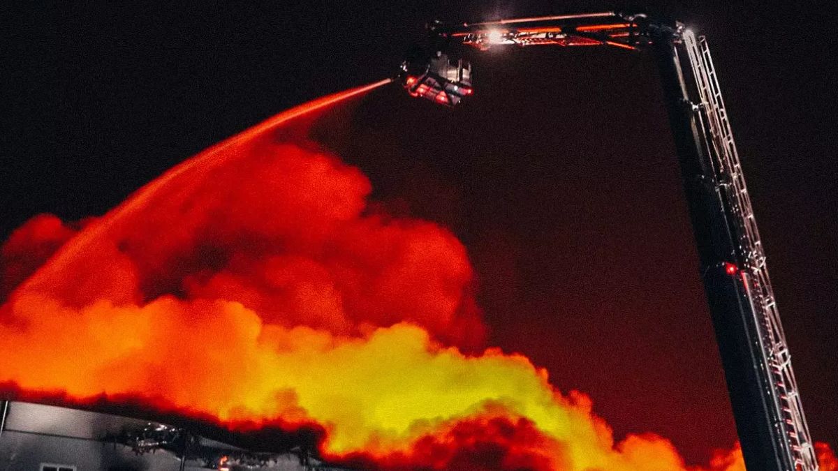 В Киевской области пожар в результате атаки дронами В Киевской области пожар в результате атаки дронами