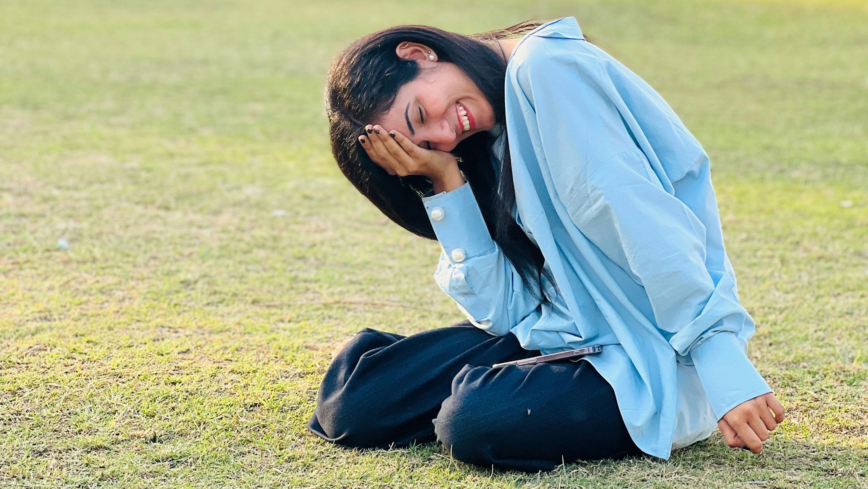 Дівчина соромиться Дівчина соромиться