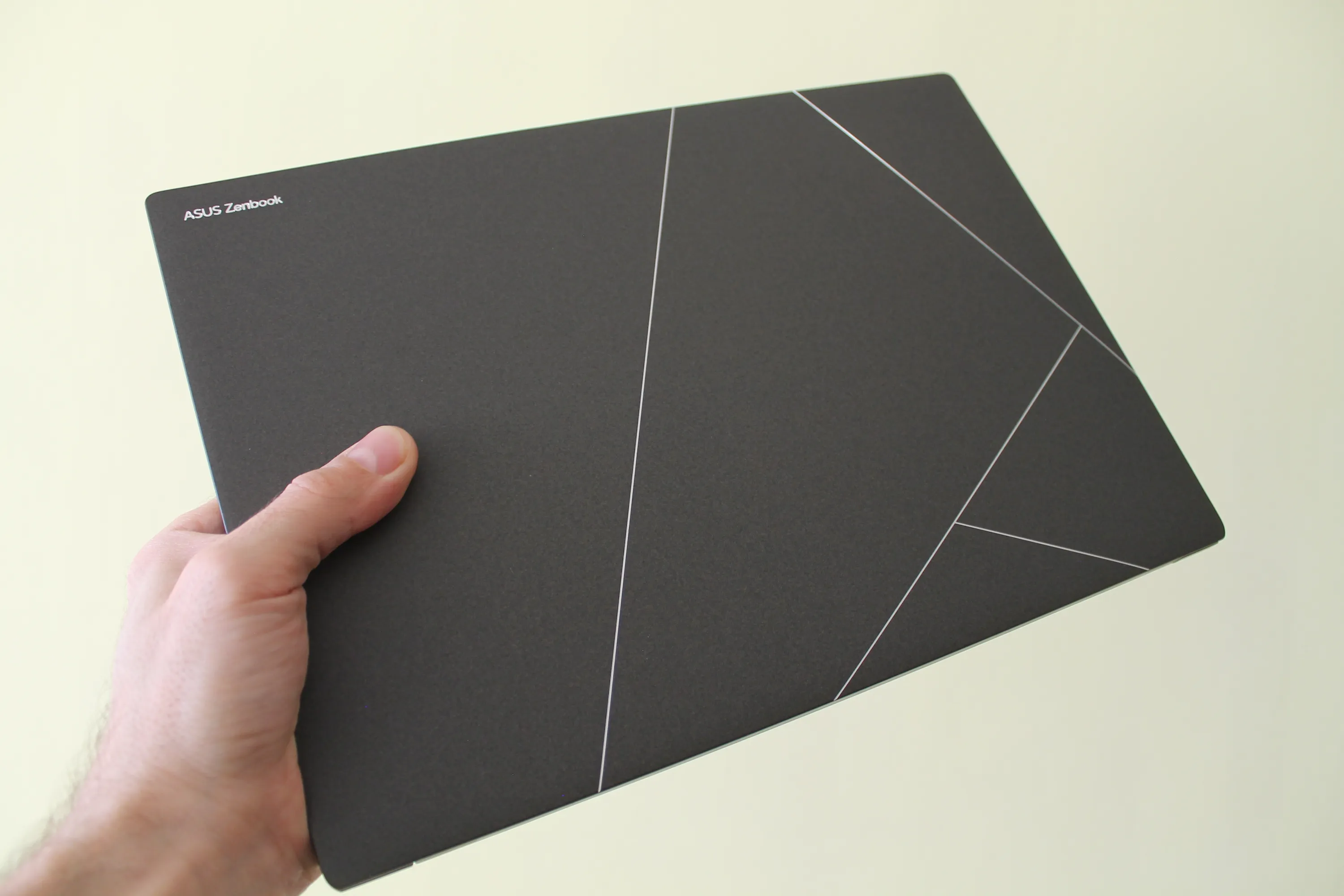 ASUS Zenbook S 14