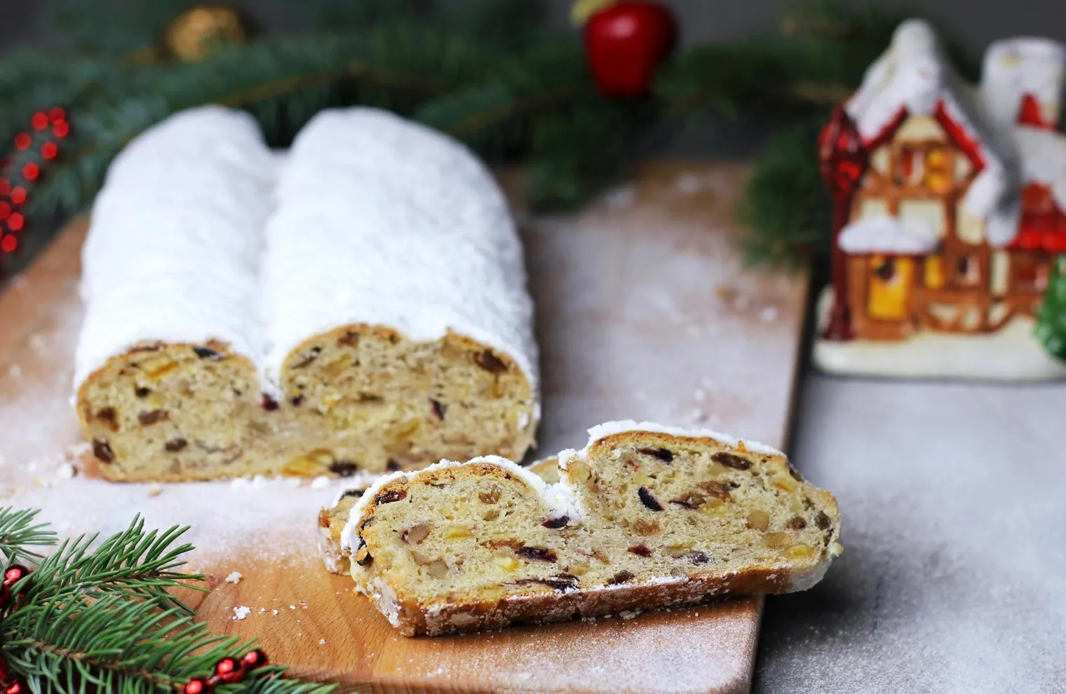 Штолен - традиционная рождественская выпечка Германии Штолен - традиционная рождественская выпечка Германии