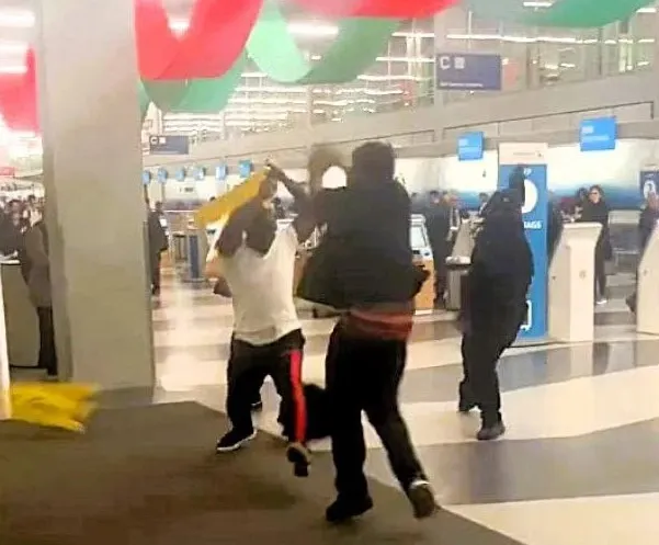 Бійка в аеропорту Бійка в аеропорту