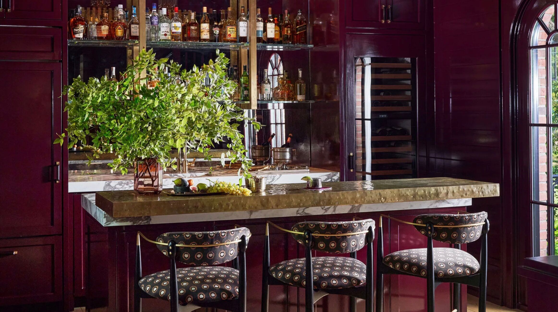 Домашний мини-бар - дизайнеры поделились стильными идеями с фото Домашний мини-бар - дизайнеры поделились стильными идеями с фото