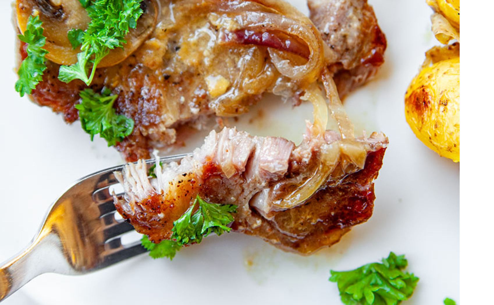 Готовим нежнейшие стейки из свинины Готовим нежнейшие стейки из свинины