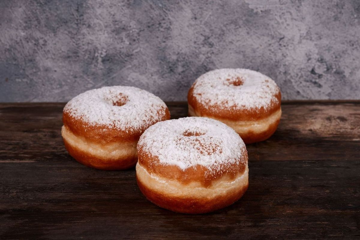 Готовим аппетитные пончики с розовым вареньем Готовим аппетитные пончики с розовым вареньем