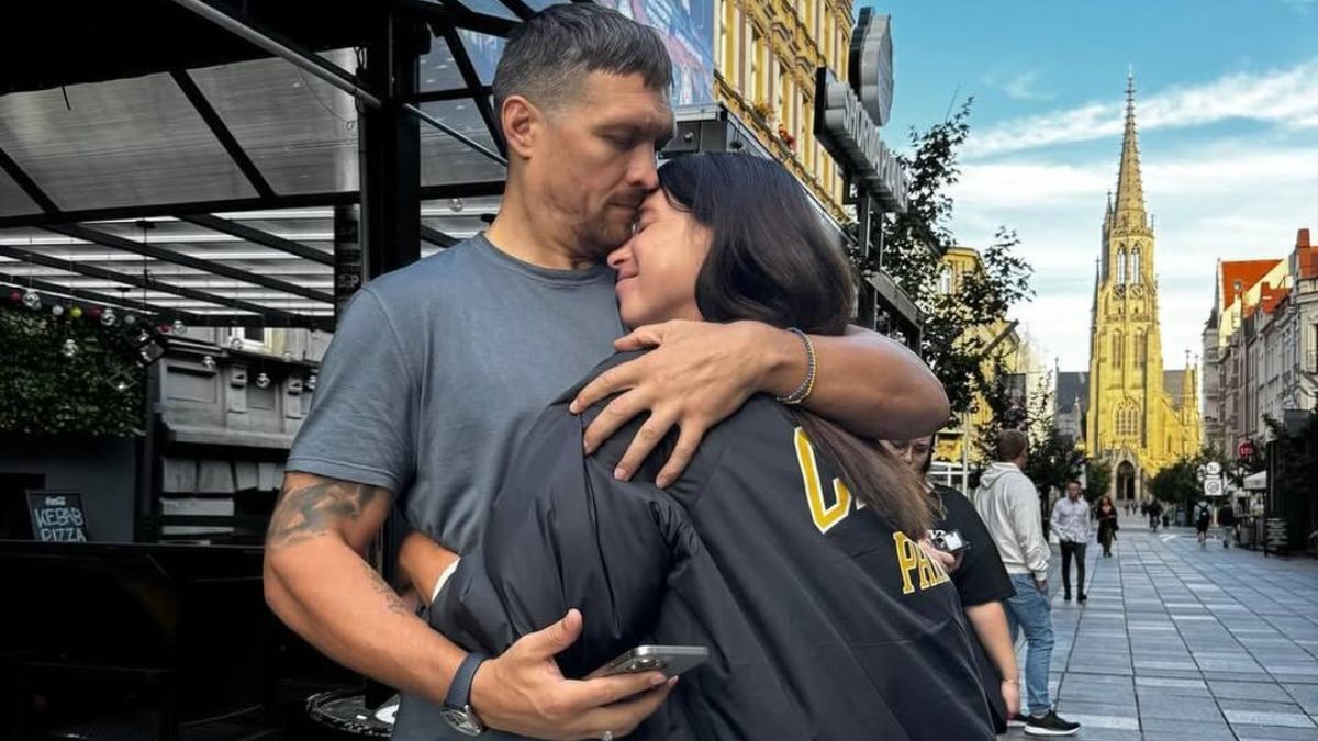 Александр Усик с женой Александр Усик с женой