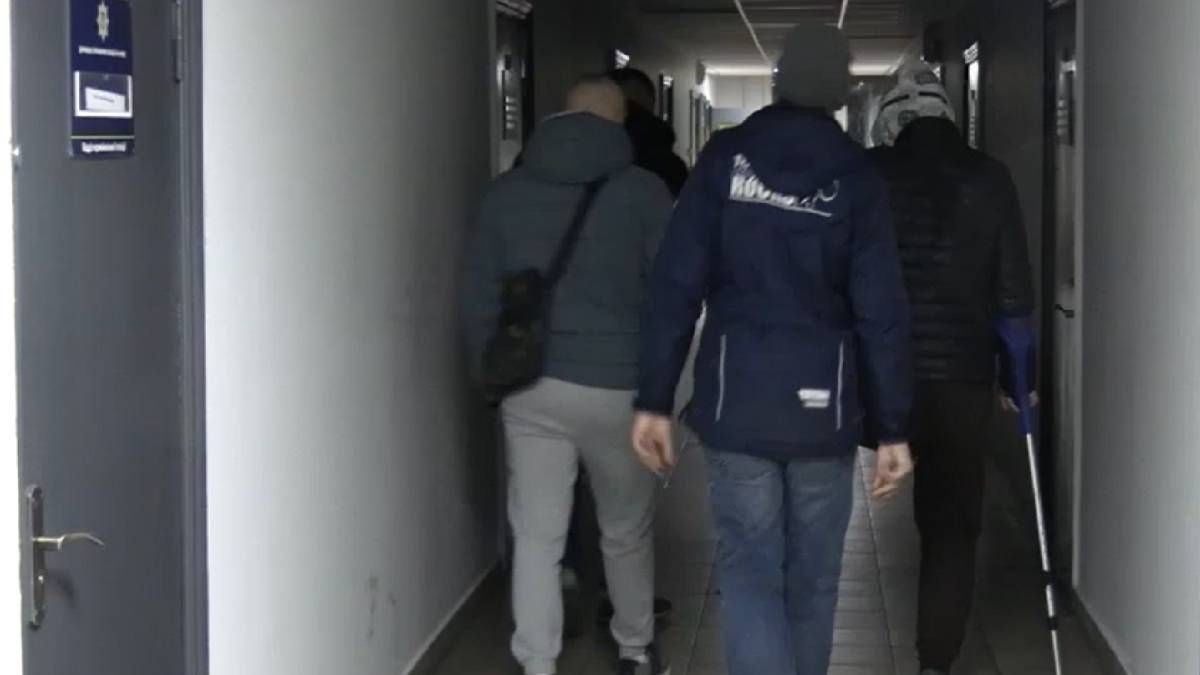 В сети распространили видео, на котором экс-военнослужащие в Киеве якобы попрошайничали В сети распространили видео, на котором экс-военнослужащие в Киеве якобы попрошайничали