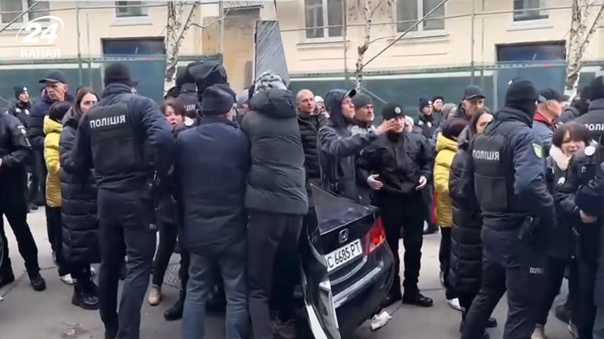 Приїхало 8 екіпажів поліції: правоохоронці розповіли про конфлікт, що стався у Львові - 24 Канал Приїхало 8 екіпажів поліції: правоохоронці розповіли про конфлікт, що стався у Львові - 24 Канал