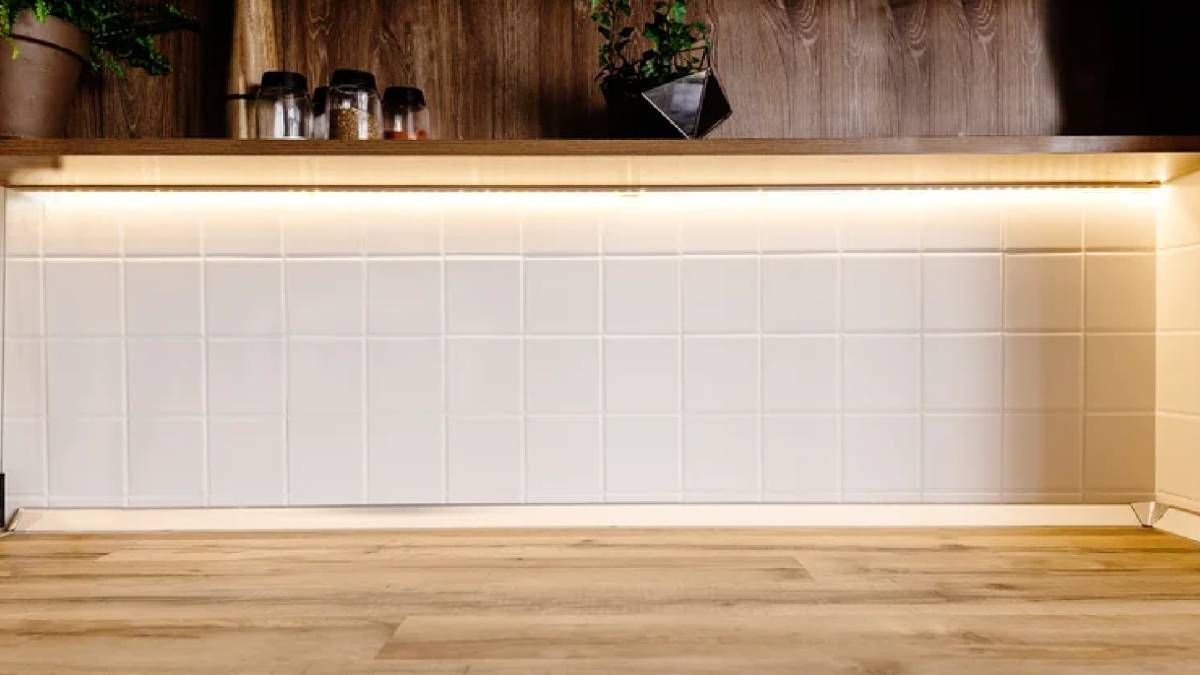 Единственный источник света на кухне – распространенная ошибка, которая встречается во многих жилищах Единственный источник света на кухне – распространенная ошибка, которая встречается во многих жилищах