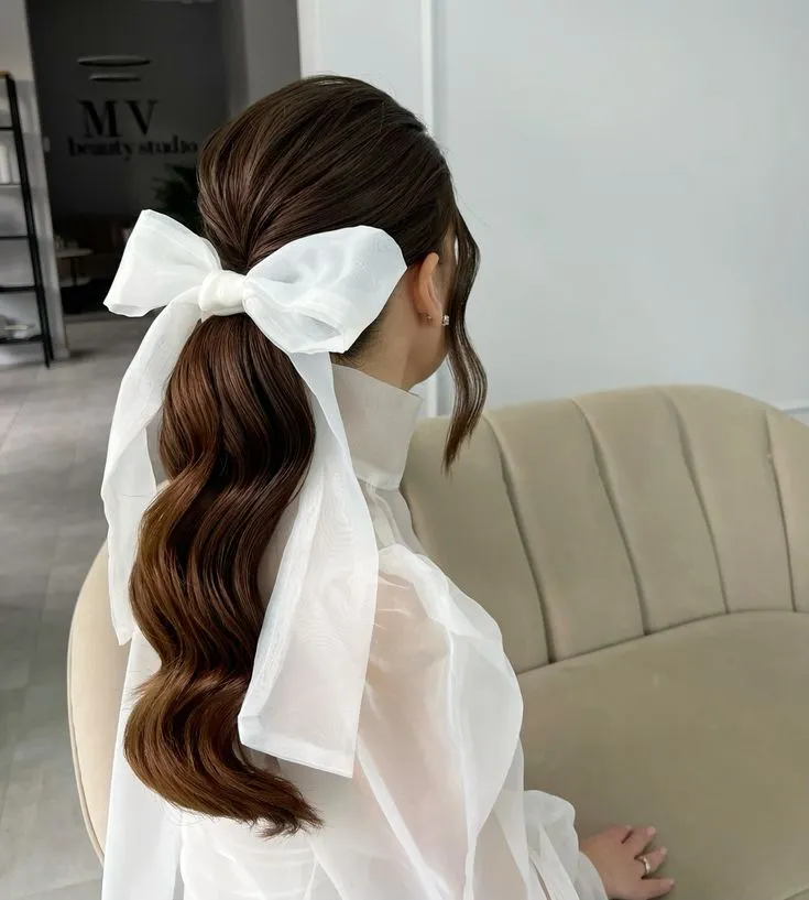 Стильні зачіски на Новий рік 2025 Стильні зачіски на Новий рік 2025