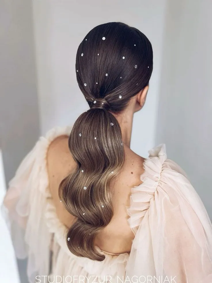 Стильні зачіски на Новий рік 2025 Стильні зачіски на Новий рік 2025