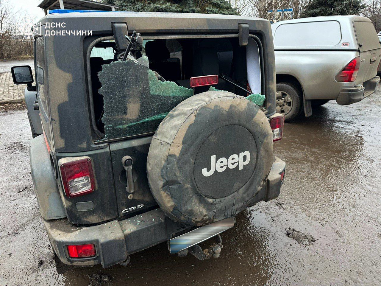 3 Поблизу Покровська рятувальники потрапили під ворожий обстріл, пошкоджене авто - 24 Канал 3 Поблизу Покровська рятувальники потрапили під ворожий обстріл, пошкоджене авто - 24 Канал