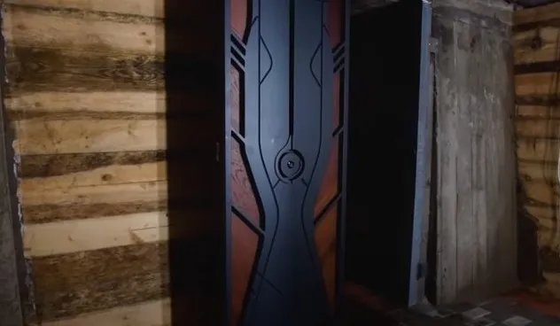 Дверь в подземный бункер Дверь в подземный бункер