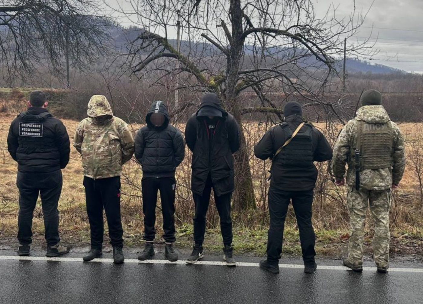 Цинічна схема переправлення: порушники маскувалися під траурний кортеж - 24 Канал