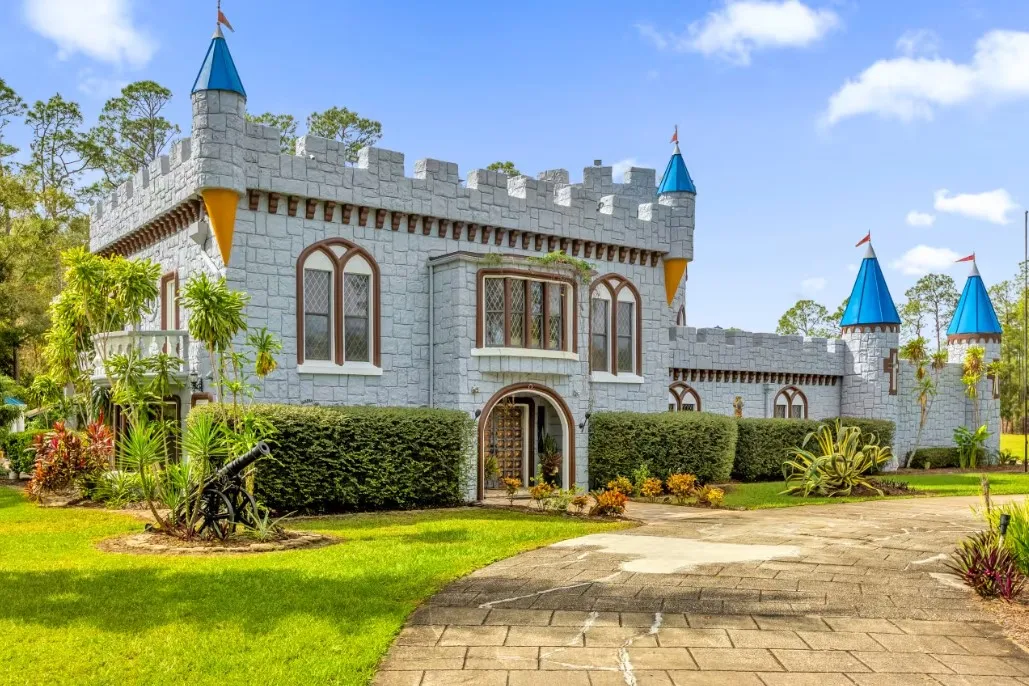 Замок, который построил муж для своей жены Замок, который построил муж для своей жены