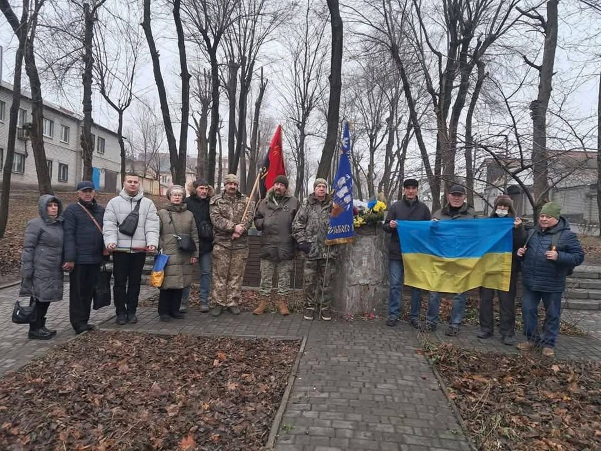 В Днепре уничтожили памятную доску Вячеславу Черноволу