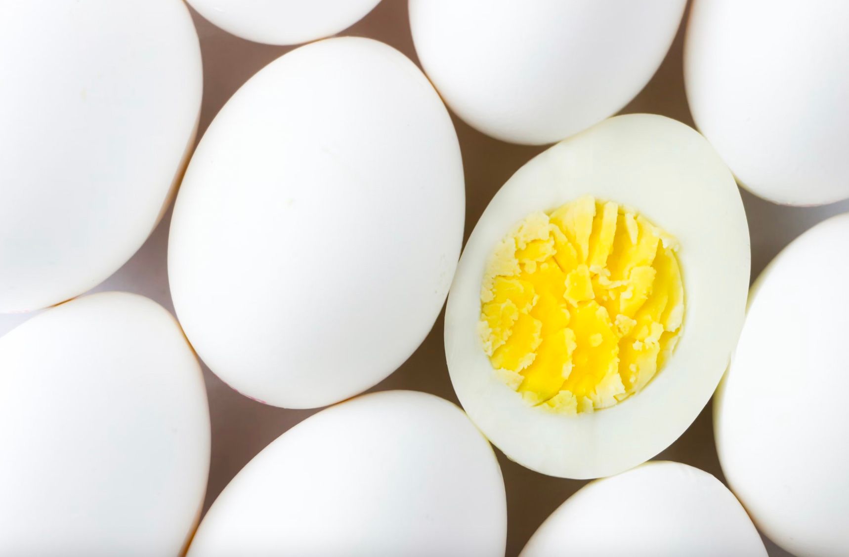 Сколько можно хранить в холодильнике вареные яйца Сколько можно хранить в холодильнике вареные яйца