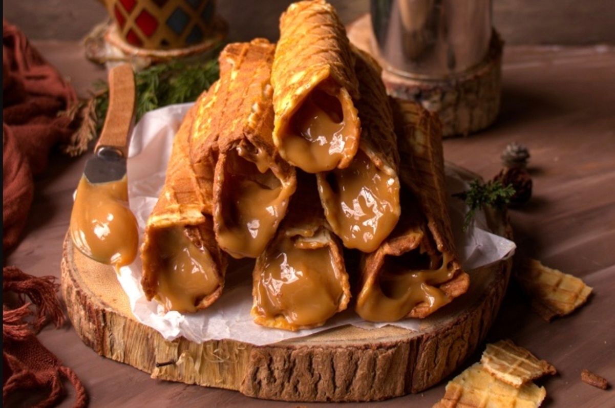 Вафельні трубочки на пательні Вафельні трубочки на пательні