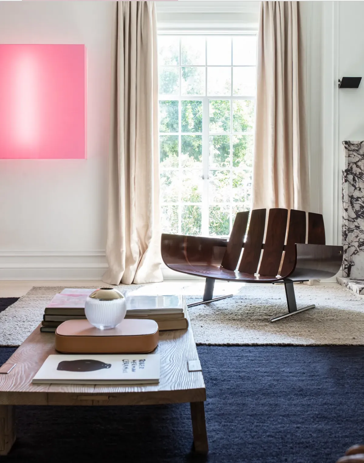 неоновая картина дополняет интерьер неоновая картина дополняет интерьер