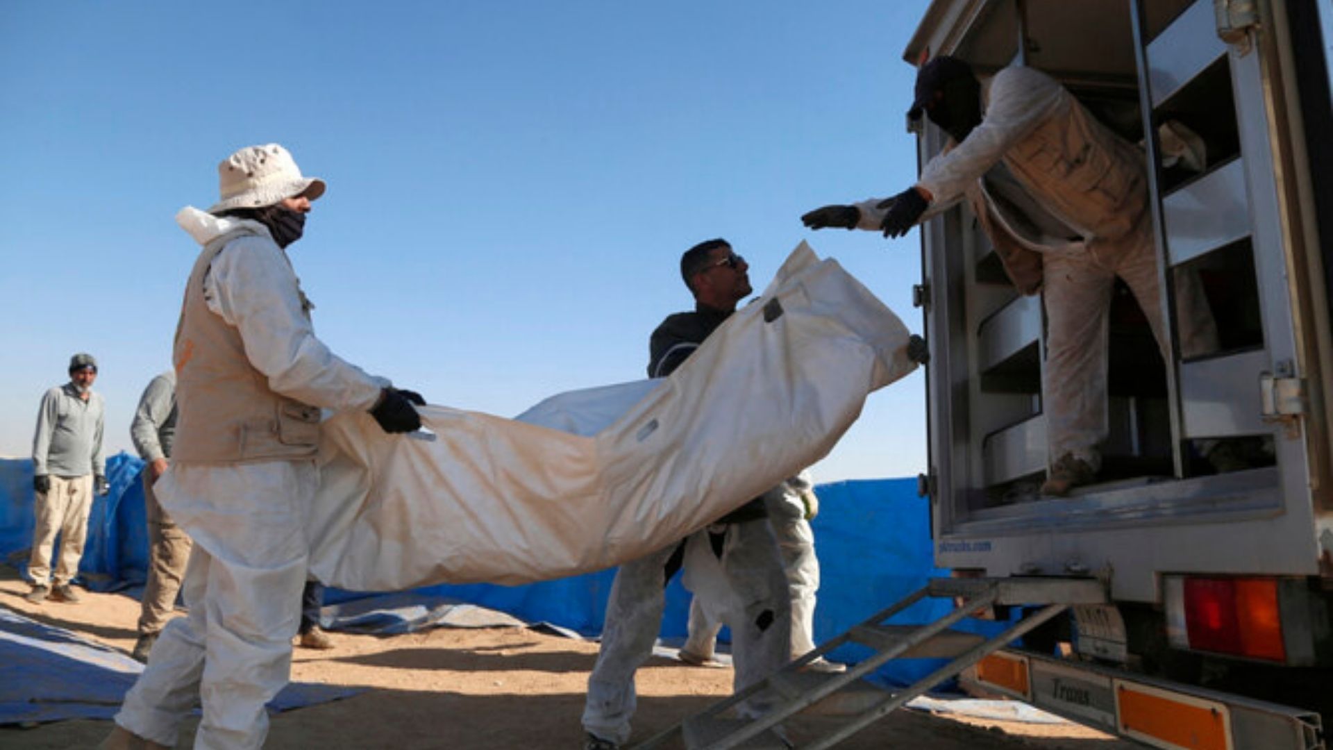 В Ираке проводят эксгумацию тел женщин, погибших во время геноцида 1980-х годов В Ираке проводят эксгумацию тел женщин, погибших во время геноцида 1980-х годов