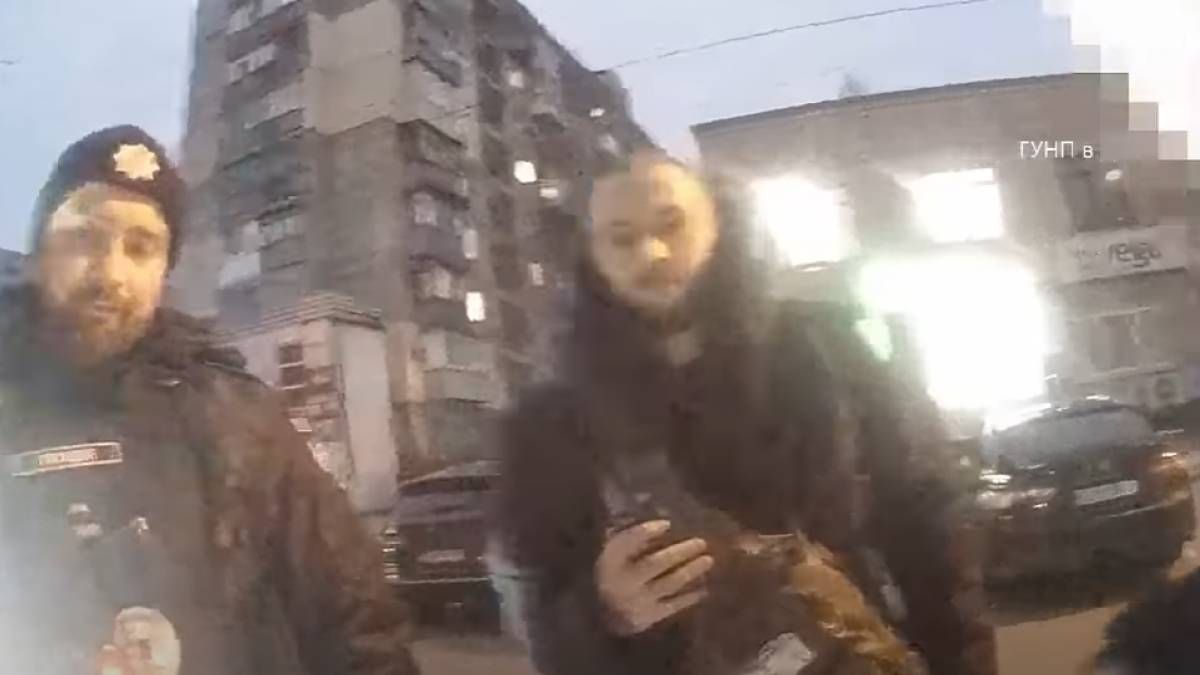 У Новомосковську виник конфлікт між ветераном ЗСУ і правоохоронцями У Новомосковську виник конфлікт між ветераном ЗСУ і правоохоронцями