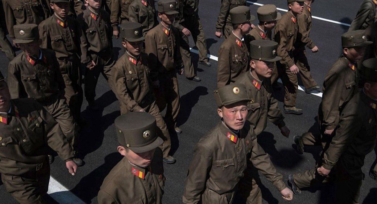 Солдаты КНДР накладывают на себя руки на фронте Солдаты КНДР накладывают на себя руки на фронте