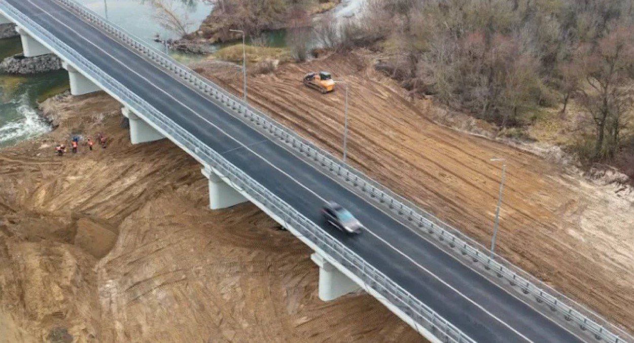 Отстроенный мост на Киевщине Отстроенный мост на Киевщине