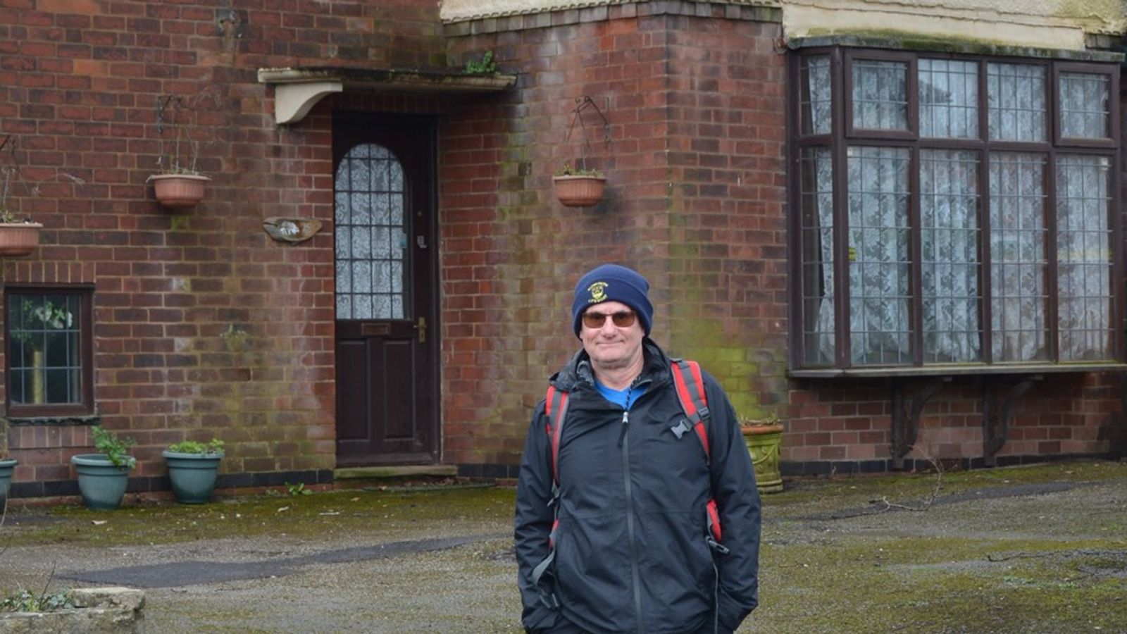 Чоловік шукає покинуті будинки, а йому за це платять - Нерухомість Чоловік шукає покинуті будинки, а йому за це платять - Нерухомість