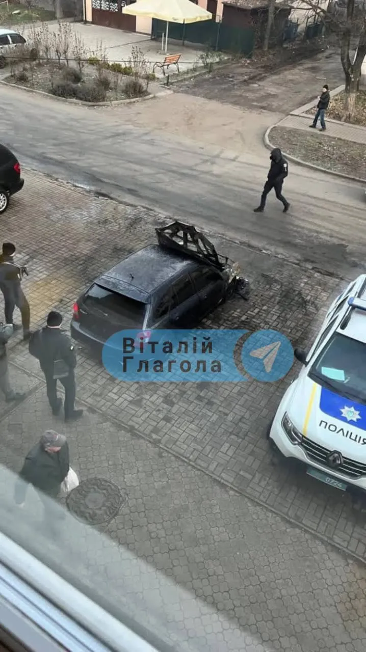 Три автівки прикордонників у Чопі пошкоджено підпалом Три автівки прикордонників у Чопі пошкоджено підпалом