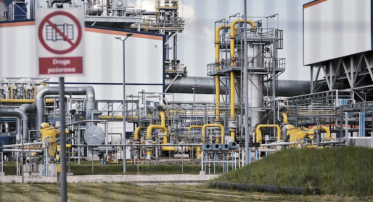 Польща підтримує Україну в умовах кризи Польща підтримує Україну в умовах кризи