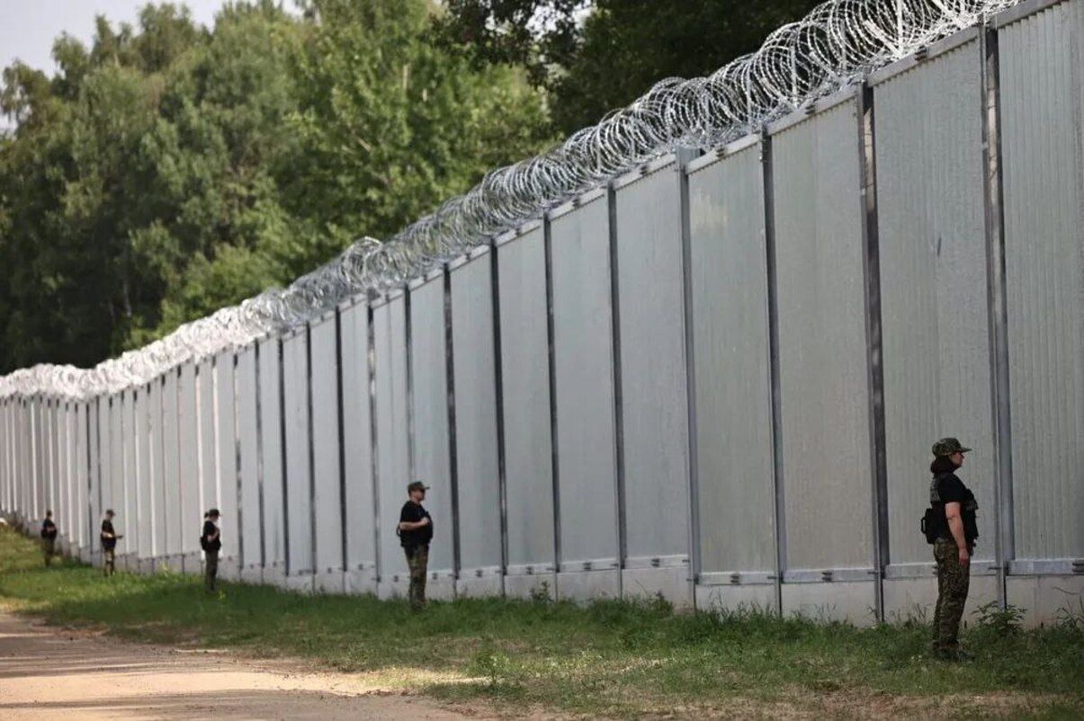 В Польше рассказали, к какому времени планируют завершить укрепление стены на границе с Беларусью